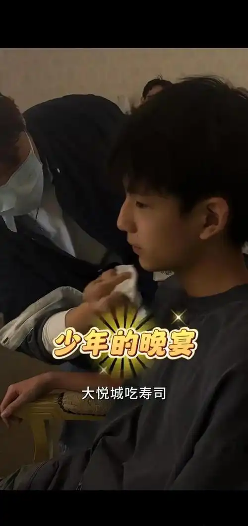 董洁44岁生日vlog15岁儿子顶顶露脸高鼻梁帅过潘粤明