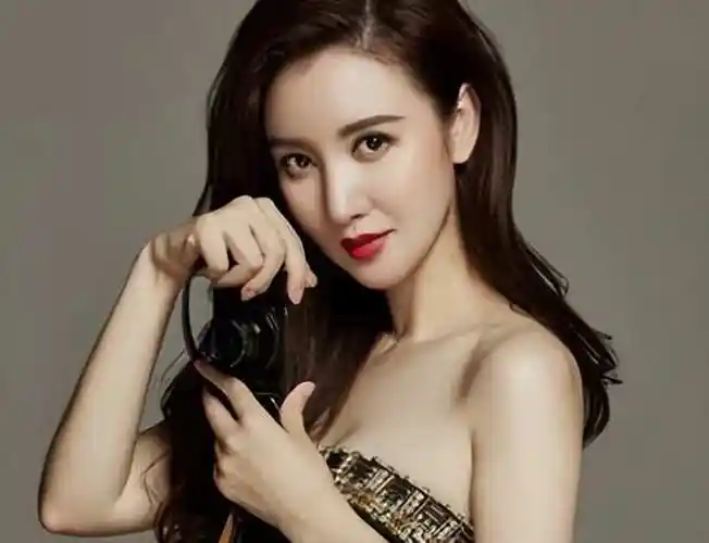 被称为世界富豪圈的狙击手40岁还被富豪追她是越南版的李嘉欣