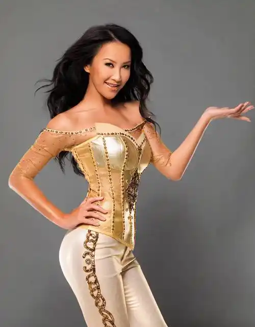 李玟:被曝分手风波后晒照,45岁身材前凸后翘,s型身材惹人羡_时尚_照片