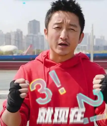 邹市明自曝1秒能出拳8令泰森汗颜,网友:李小龙也比不了你_腾讯新闻