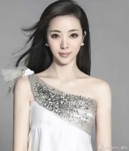 央视李思思到底有多美看完这些照片就知道何为国色天香了