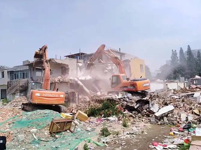 本次行动,主要对已签订拆迁协议还未拆除户房屋进行集中拆除,截至目前