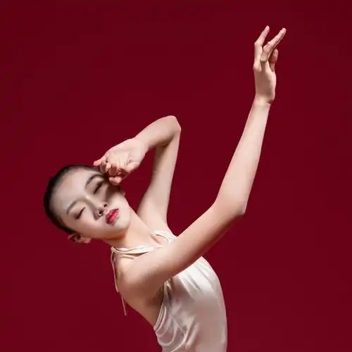 大摆裙舞姿动作分享