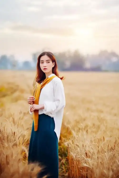 单人拍照12个姿势适合一个人摆拍简约不做作拍出各种美照