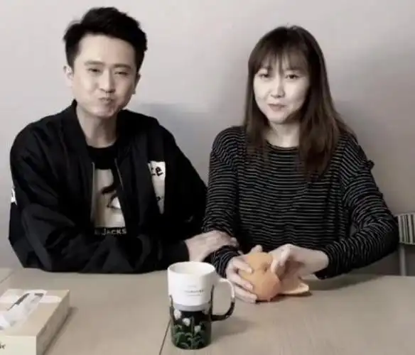 央视主持杨帆暗恋张蕾8年娶青梅竹马妻子女儿成漏风小棉袄