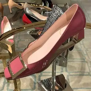 新款方扣漆皮女鞋多色通勤中跟百搭单鞋runvvijie方头方扣粗跟鞋