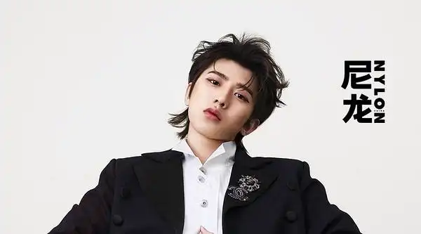 长发蔡徐坤真的又帅又美