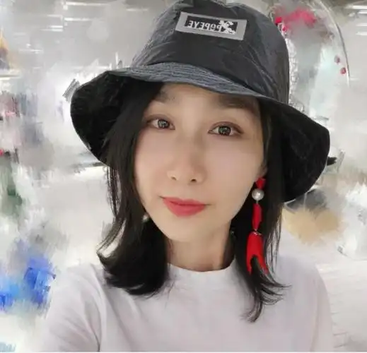 雷佳音妻子翟煦飞结婚10年甘做全职妈妈37岁现状让人羡慕