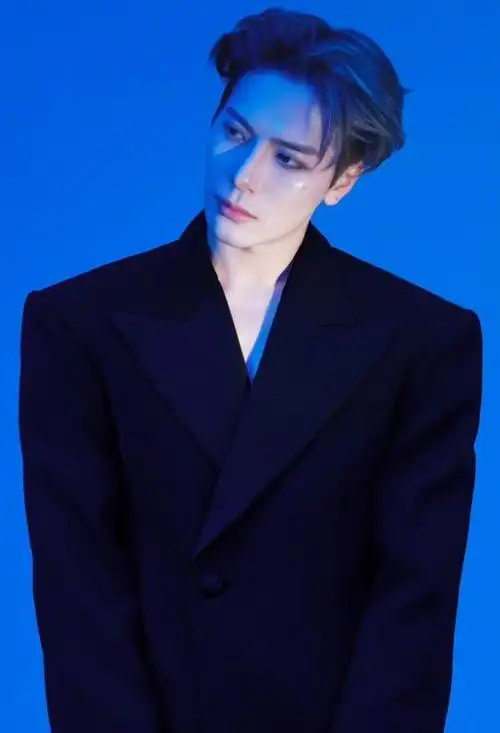 你们一定都知道王嘉尔吧,王嘉尔1994年3月28日出生于中国香港,中国