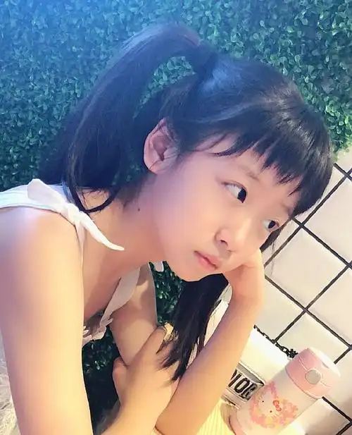 15岁小姑娘手机图片珍藏