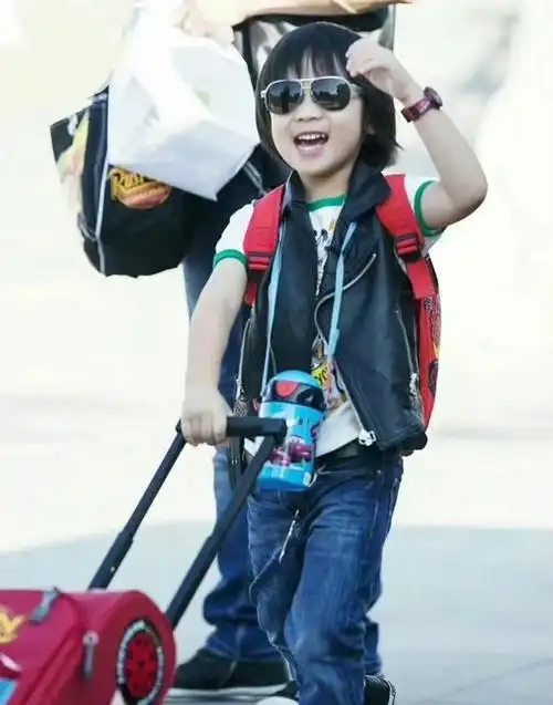 林志颖儿子kimi现在好帅,眉眼和爸爸好像,还有点神似易烊千玺