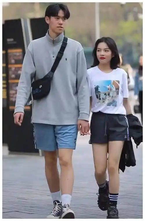 原创别学他这样穿190的小哥哥穿出了五五身腿比女友还短