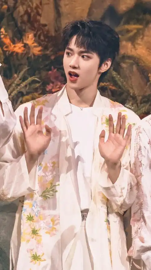 刘耀文耀启迎新岁##新生代演员刘耀文