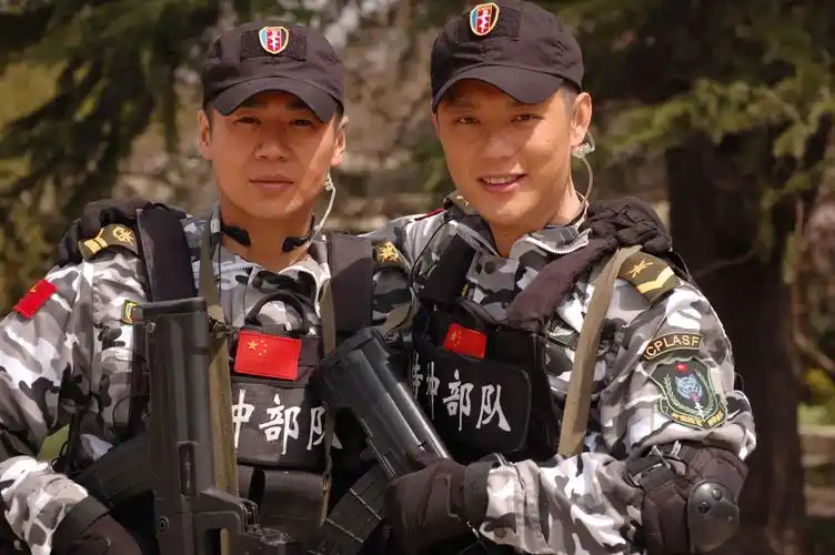 比如当年以他塑造的"小庄"一角而带着红了的《我是特种兵》,让无数