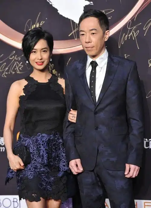 明星夫妻里真羡慕朱茵黄贯中两人看着挺低调的但同框却很甜蜜