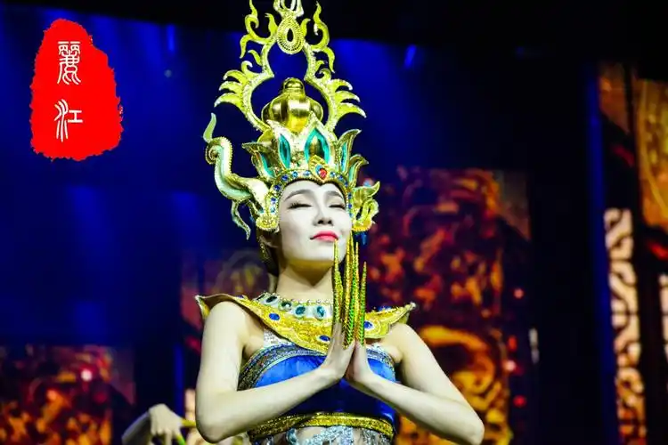 我虽然未能在杭州观看这一大演出但是能有幸在丽江宋城看到丽江千古情