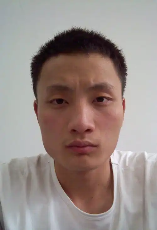 国字脸男生适合的发型