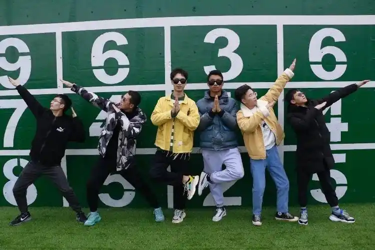 请回个头把你的沙雕兄弟捎上