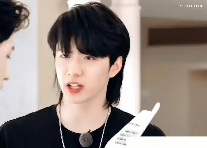 刘耀文狼尾半永久吧求求了