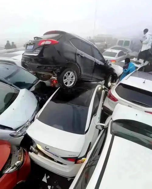 世界上最大交通事故之一!郑州200多辆车连环撞,最大的在哪里?