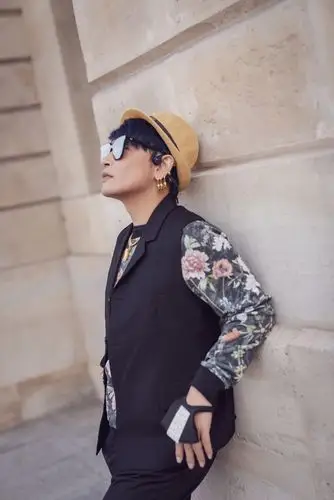 陈志朋时尚大片来袭 巴黎街头如行走的荷尔蒙