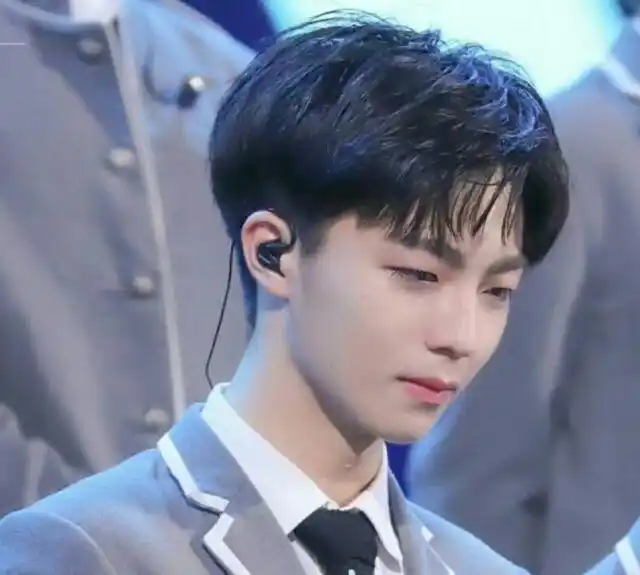 npc流泪照:蔡徐坤心疼,陈立农软萌,最后一个妆都哭花了!