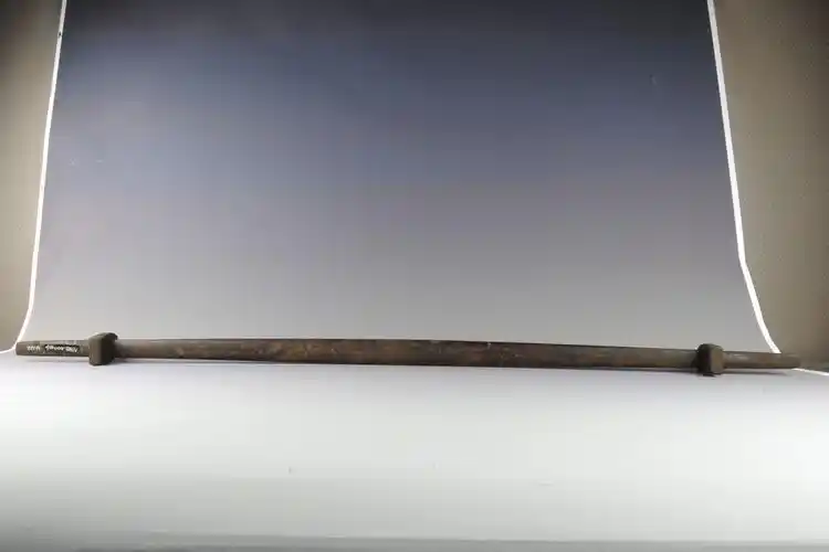 现代黎族木扁担