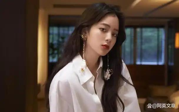 欧阳娜娜:资本宠儿到多元艺人的蜕变