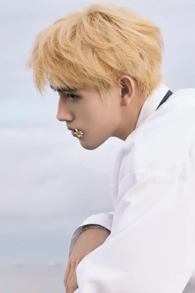 陈飞宇帅气写真