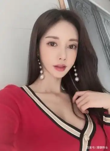 韩国网红模特孙允珠百变穿搭造型直播秀自拍照