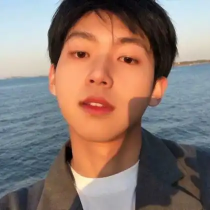 酷酷的小众头像男生 高清帅气酷酷阳光的男生头像图片_男生头像_头像