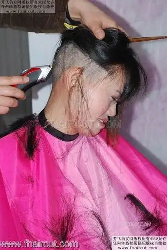 中国美业 长发 剃刮 >> 正文     长发女孩剃高的bob视频 62分钟 可以