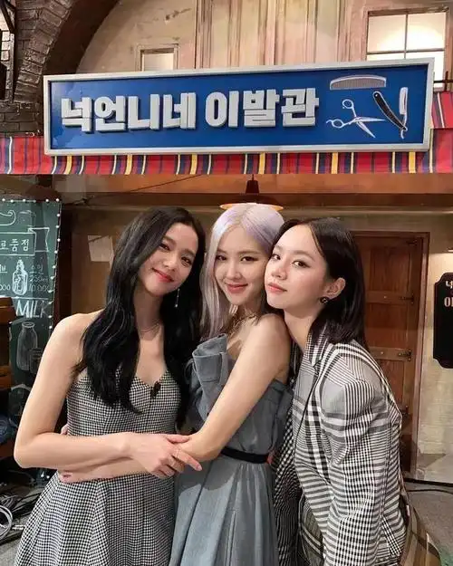 跟着穿"女团风"的内娱大美人们,为什么穿完反而变"普"了?