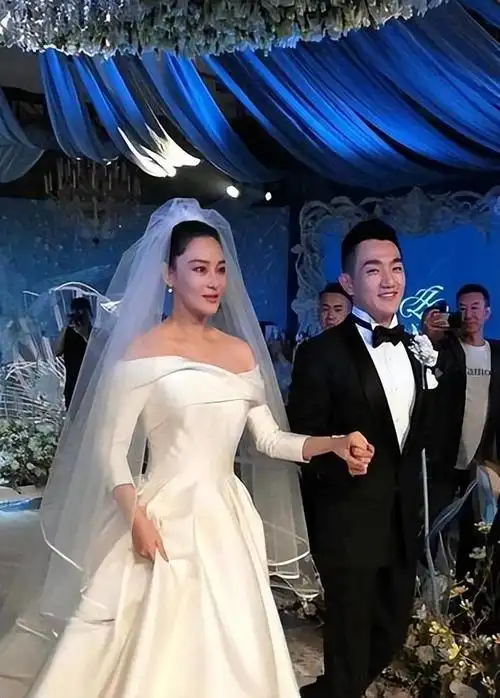 回顾张馨予情路坎坷嫁给何捷后苦尽甘来还是军人最靠谱