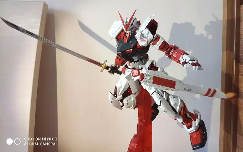 忙里偷闲玩高达买刀送高达万代pg红色异端高达模型介绍