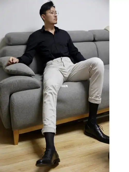 西装皮鞋好久没出门了