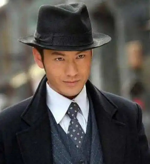 他是最帅许文强,后为自闭症儿子放弃演戏,虽遗憾但现在生活这样