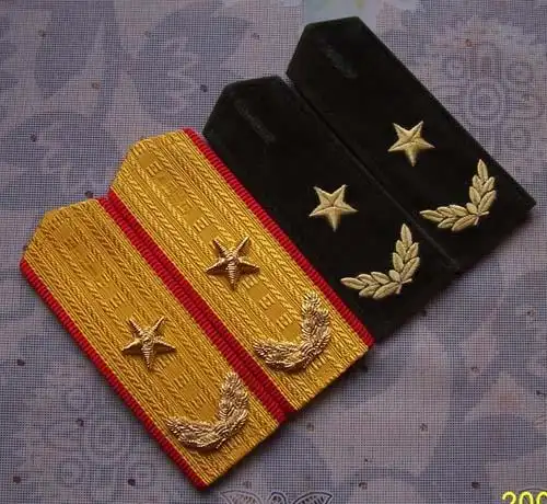 军衔都是少将,肩章"梅花""五角星"有什么区别?其中大有讲究