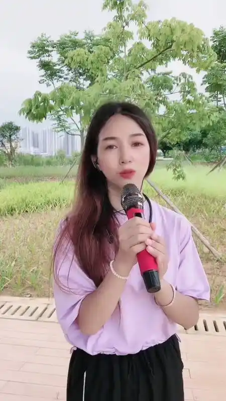 2022-07-270可心唱跳歌手1233粉丝  关注趁老婆不在家,给前妻孩子拿点