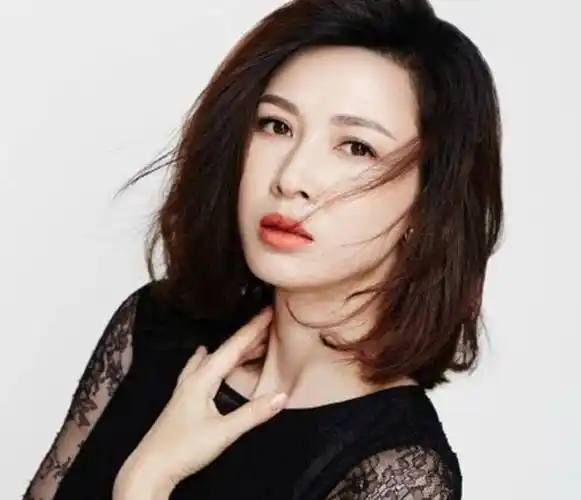 成名于《亮剑》,有盛世美颜却只会皱眉嘶吼,这个女演员很尴尬啊_童蕾