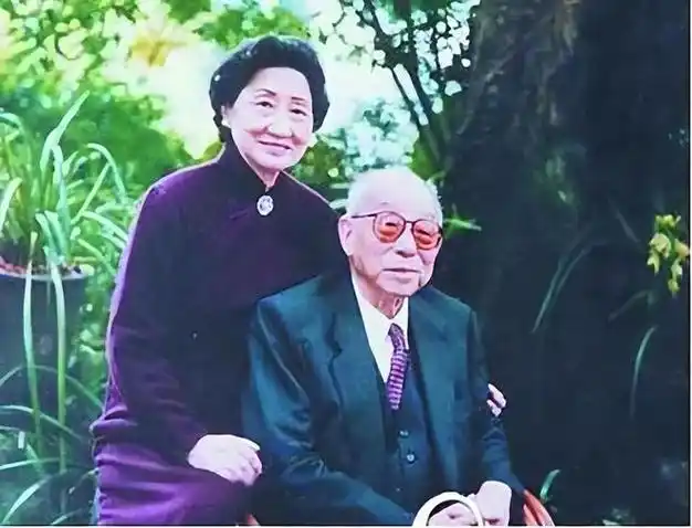 张学良魅力有多大?90岁的时候,仍然有两个女人为他争风吃醋