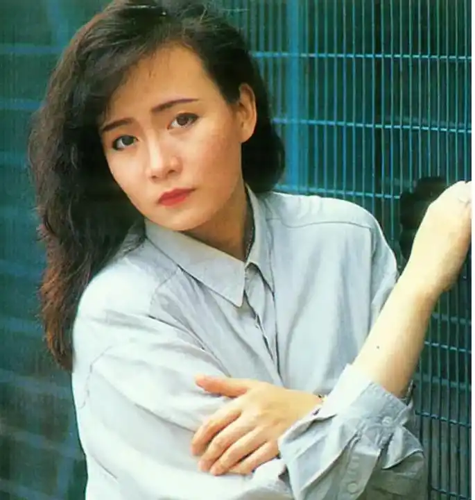 出道合作张国荣,资源好过刘嘉玲,商天娥怎么最后得罪这么多人?