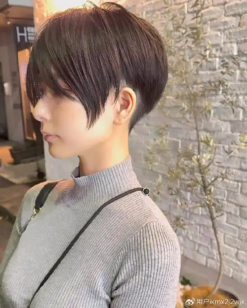 当下最火女发来了,两侧掏空推后脖短发,喜欢别错过