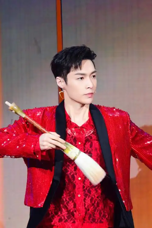 张艺兴五登央视春晚 全场九零后艺人中唯一单独舞台_中国