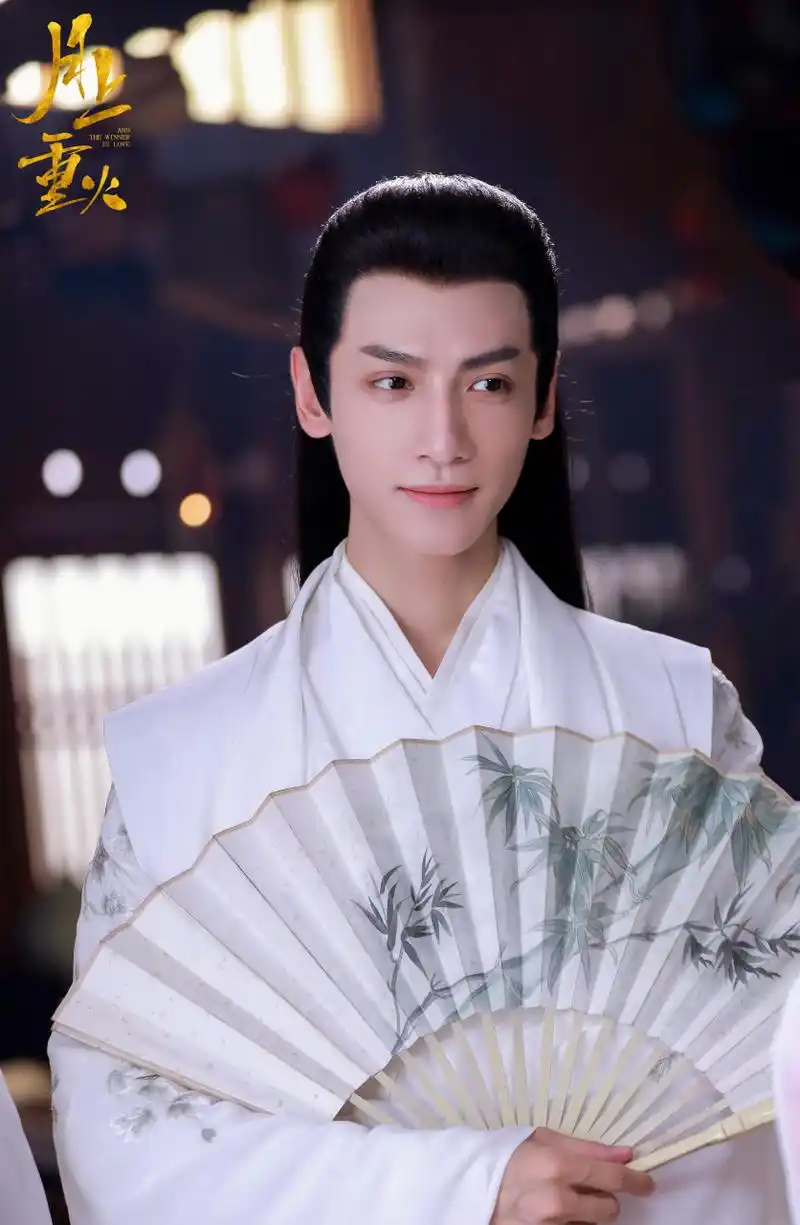 每周四至周日晚20点 ,电视剧《月上重火》在爱奇艺,优酷,腾讯视频同步