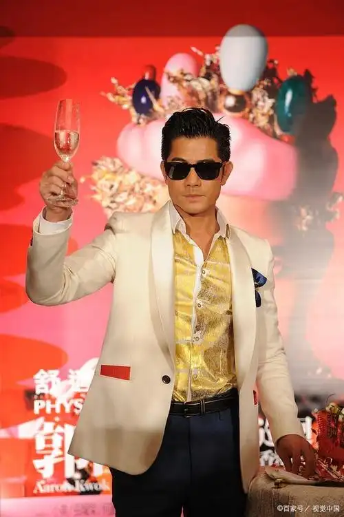 郭富城是娱乐圈最具影响力的人物之一,三十多年来,他在唱歌,跳舞和