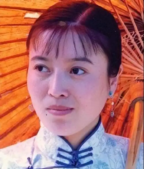 回顾丁嘉丽:两段婚姻伤人伤己对儿女有愧,如今潜心向佛淡然老去