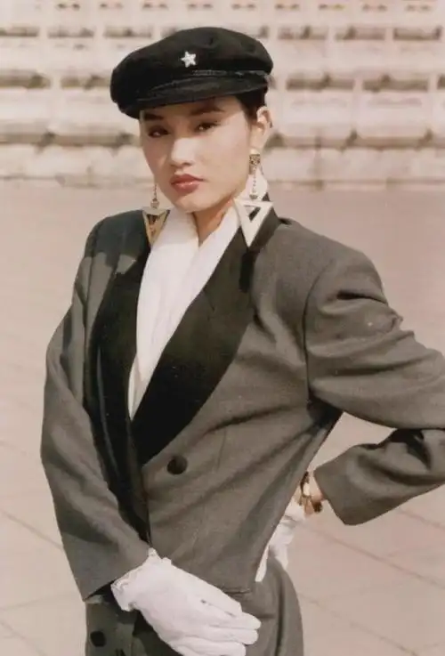 90年代名模瞿颖的照片那时电视里广告家里美女挂历好多都是她