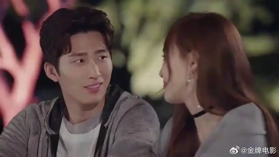 时间唐嫣与窦骁两人重归于好,深夜公园约会,简直也太甜了#佳片奇遇季