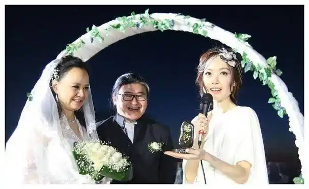 刘欢被病痛折磨13年,妻子不离不弃,女儿婚事成心病,如今过得如何?